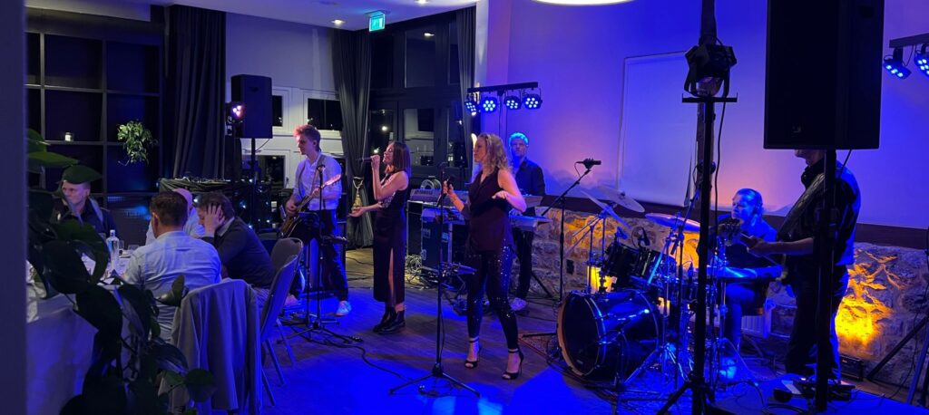 Bedrijfsfeest in Vaals! Met Coverband en feestband Act on Demand