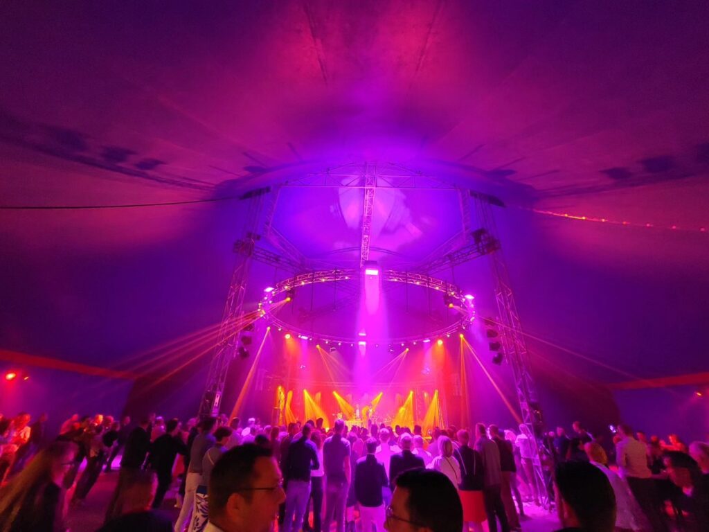 Bedrijfsfeest personeelsfeest - Champi'mer - Kesteren - Duikenburg on Tour - coverband feestband Act on Demand